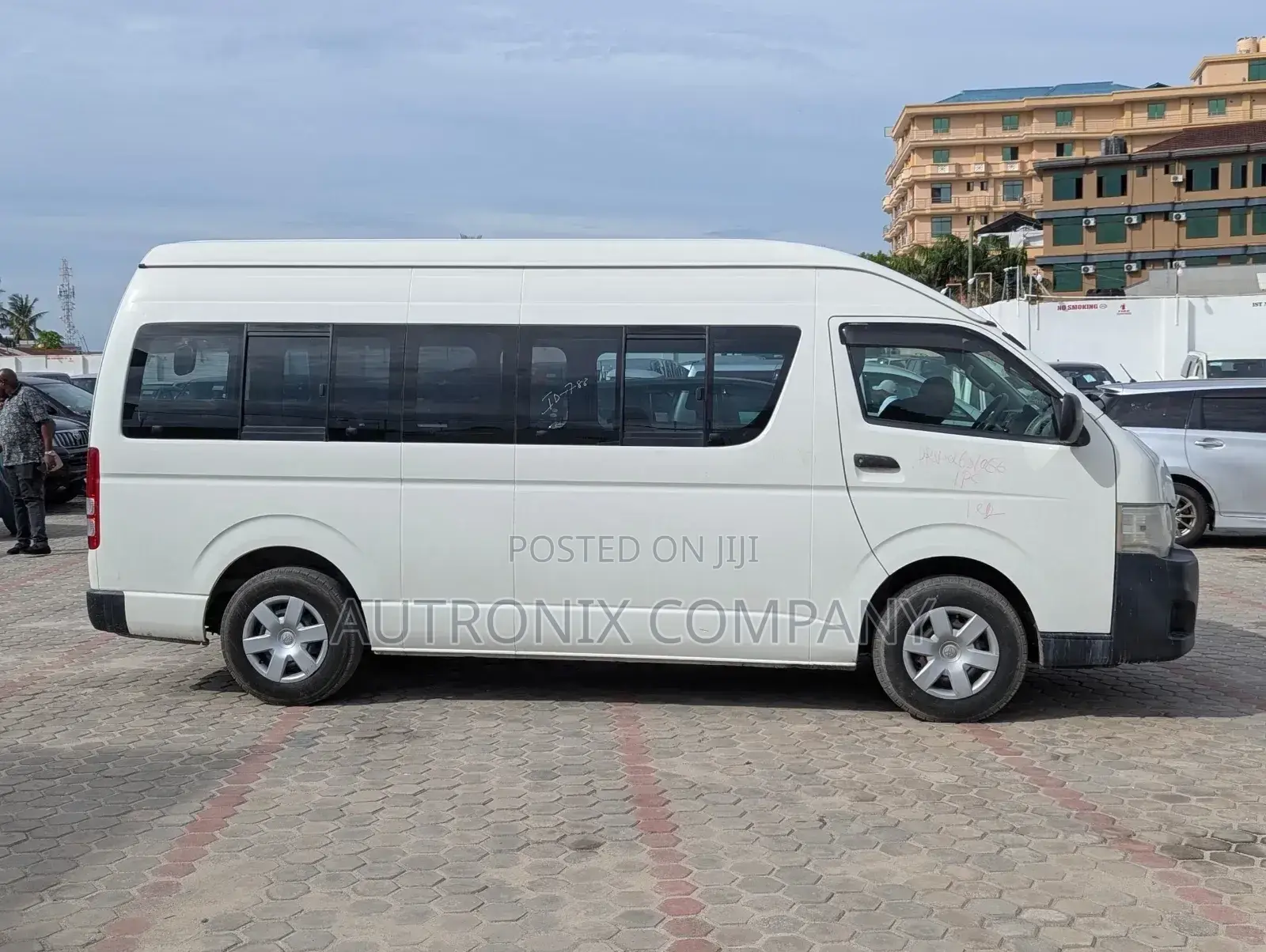 Toyota HiAce 2011 White