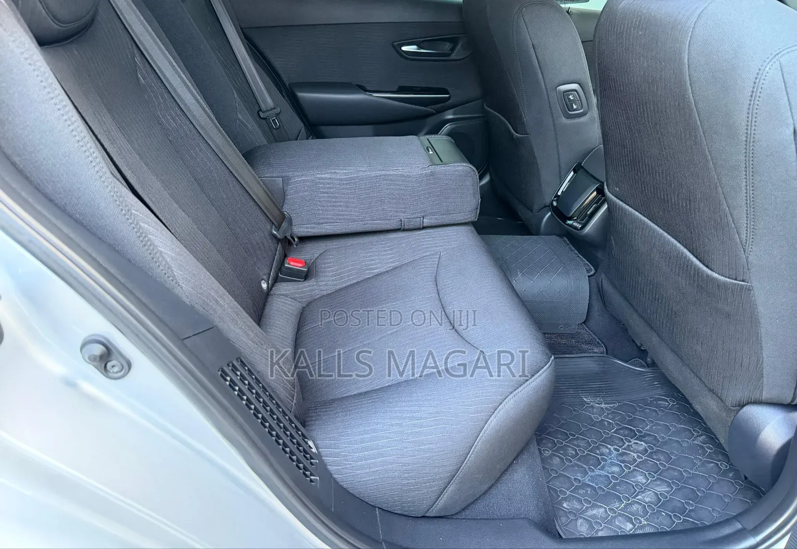 Toyota Crown 2018 Silver
