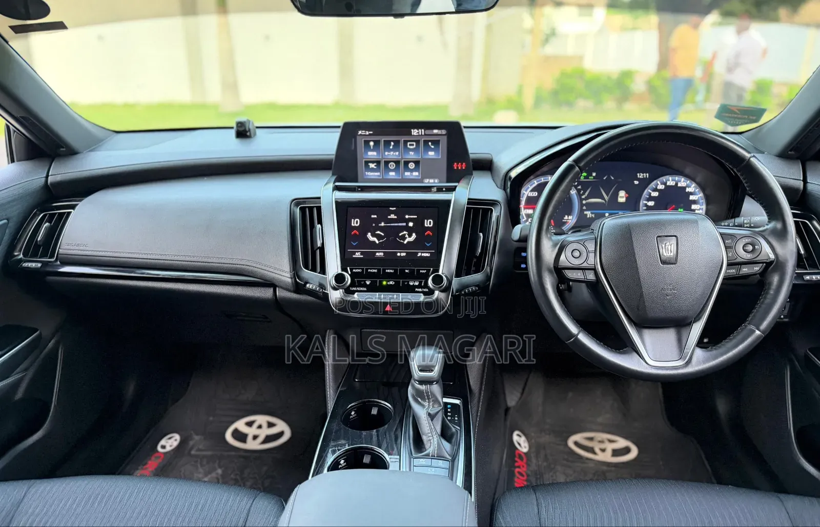 Toyota Crown 2018 Silver