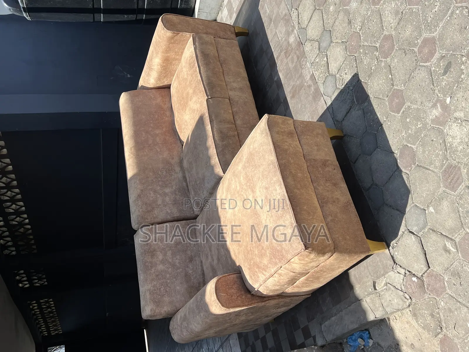 L Shape Watu 4 Used