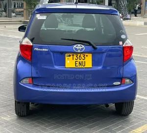 Toyota Ractis 1.3 FWD 2012 Blue