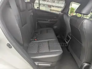 Toyota Harrier 2.5 Hybrid 4WD 2016 White