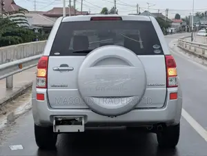Suzuki Escudo 2008 Silver