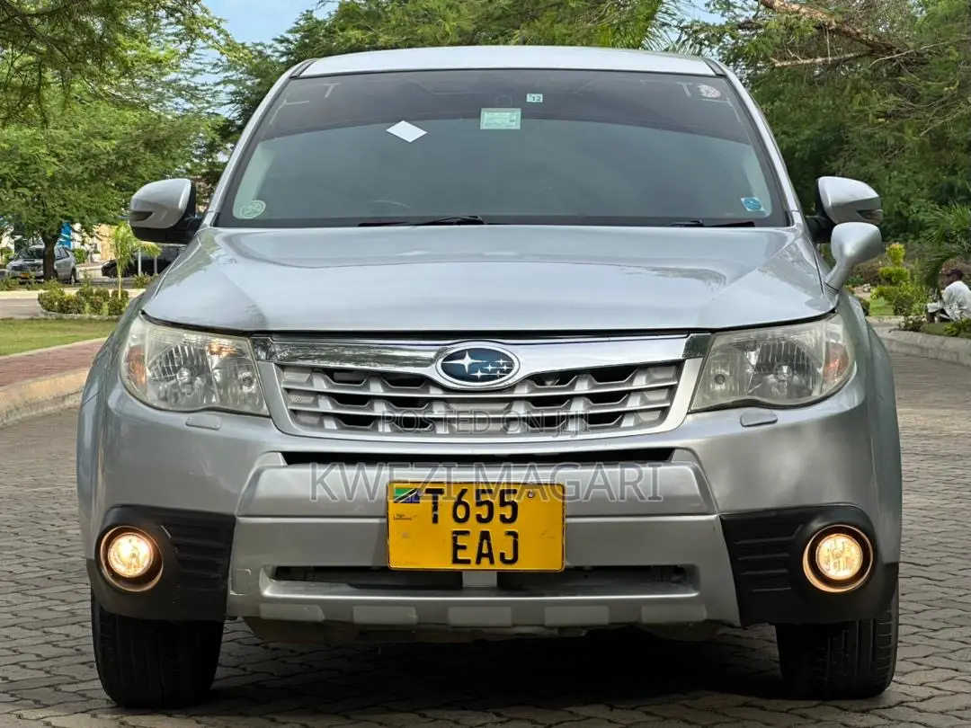 Subaru Forester 2011 Silver