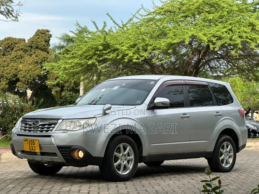 Subaru Forester 2011 Silver