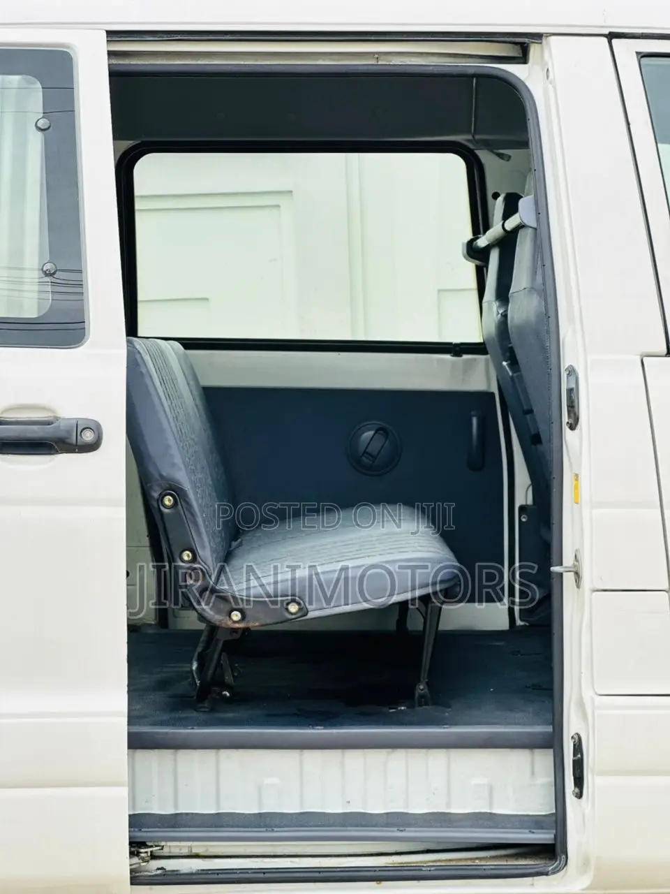 Toyota LiteAce Noah 2000 White