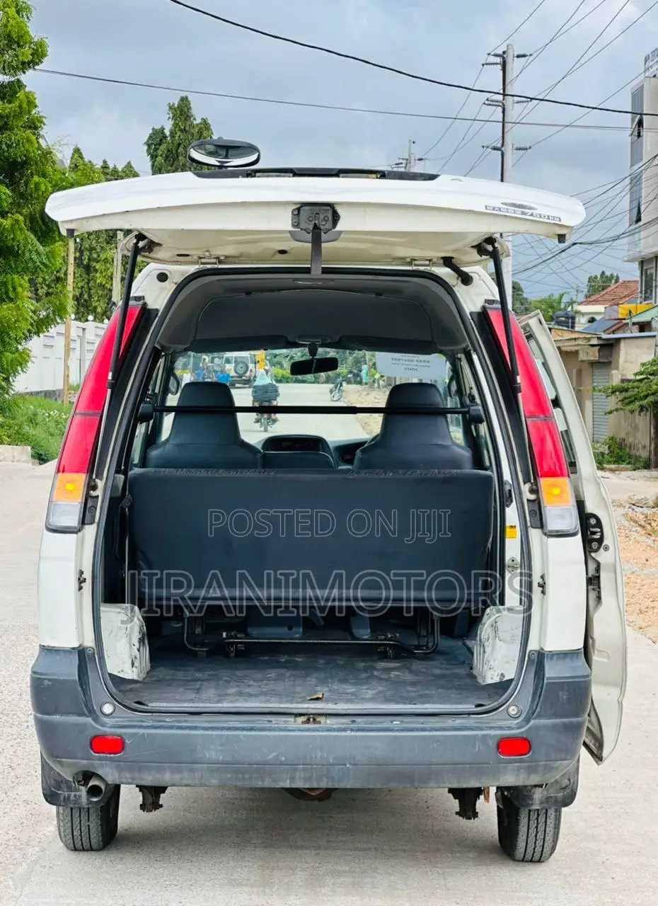 Toyota LiteAce Noah 2000 White