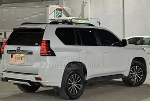 Toyota Land Cruiser Prado 2018 White
