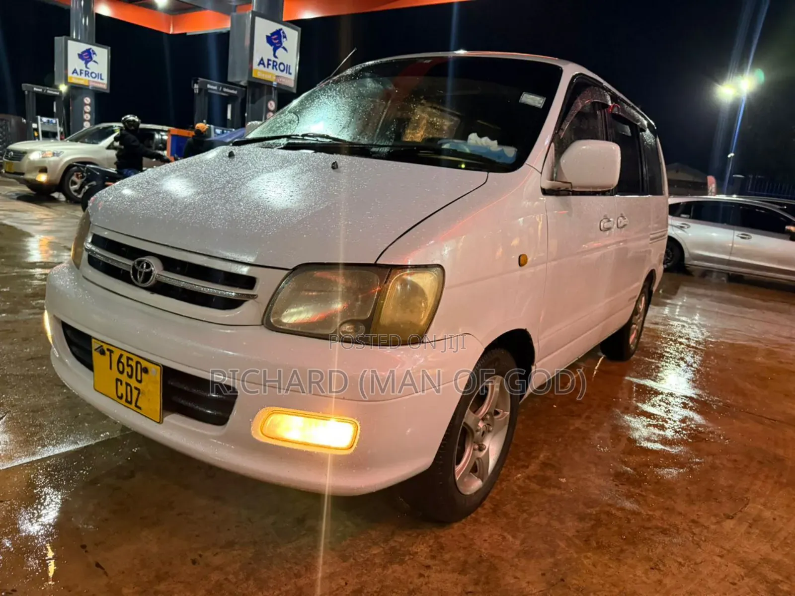 Toyota Noah 2001 White