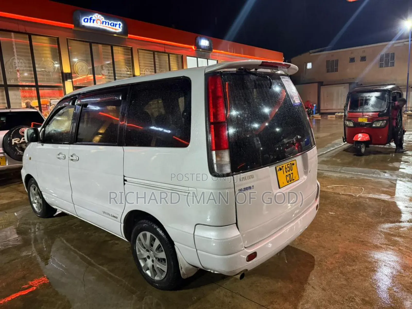 Toyota Noah 2001 White