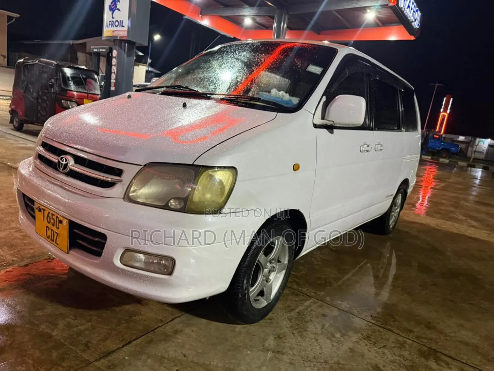 Toyota Noah 2001 White