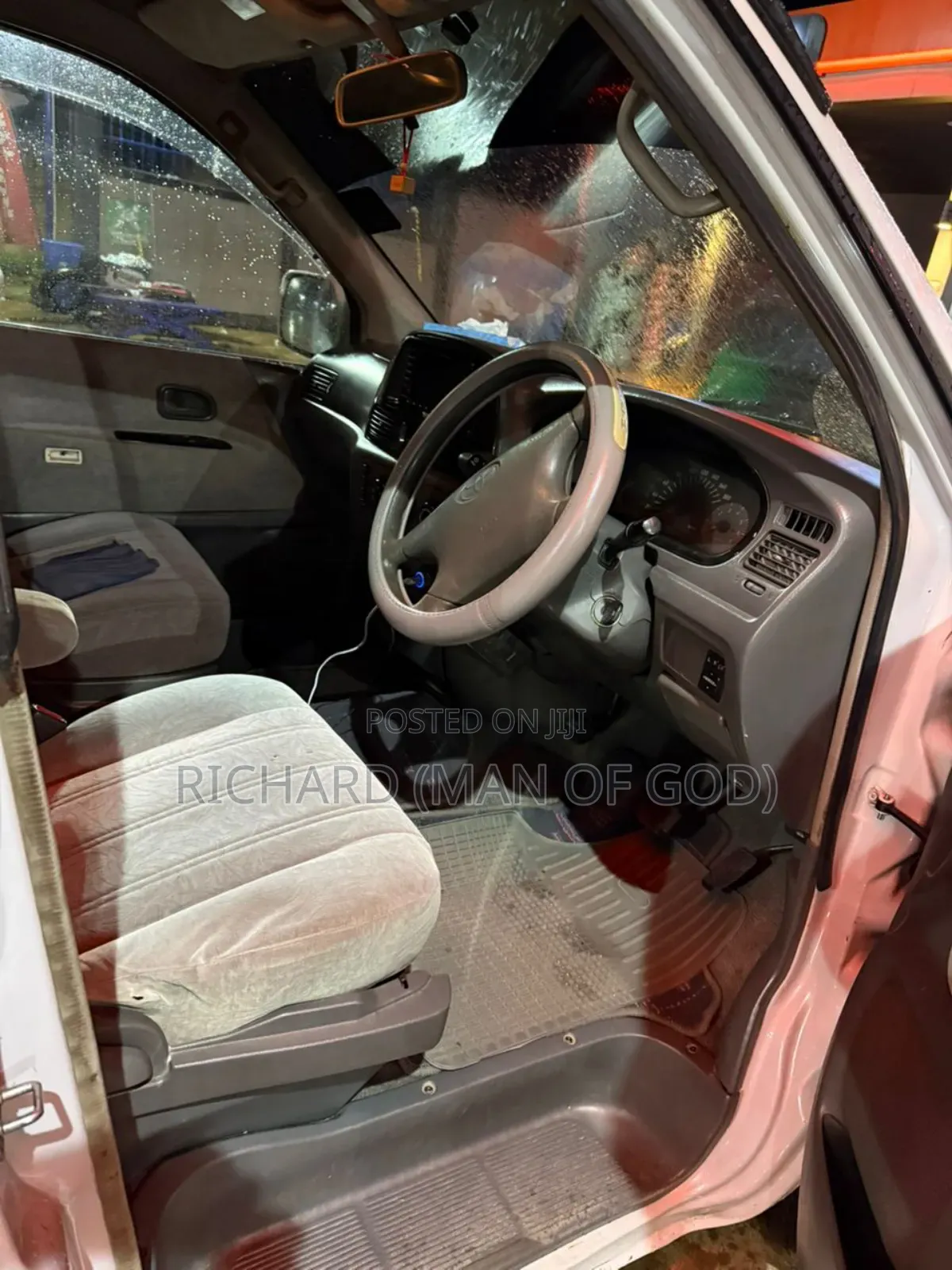 Toyota Noah 2001 White