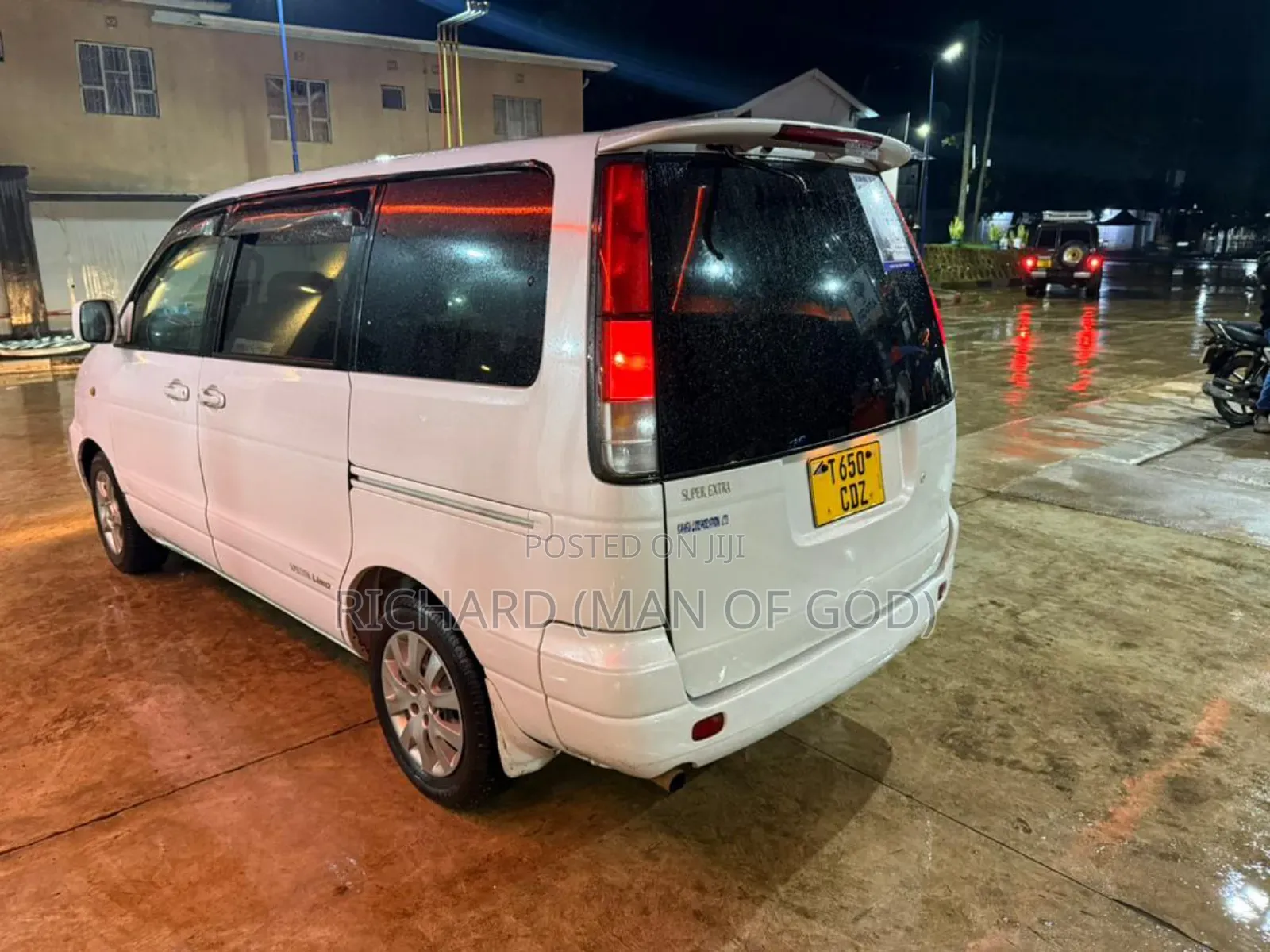 Toyota Noah 2001 White