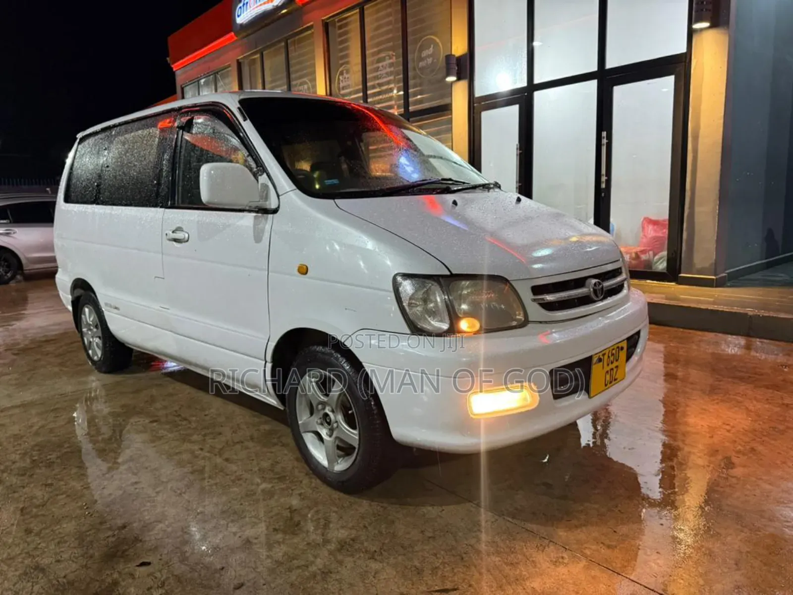 Toyota Noah 2001 White