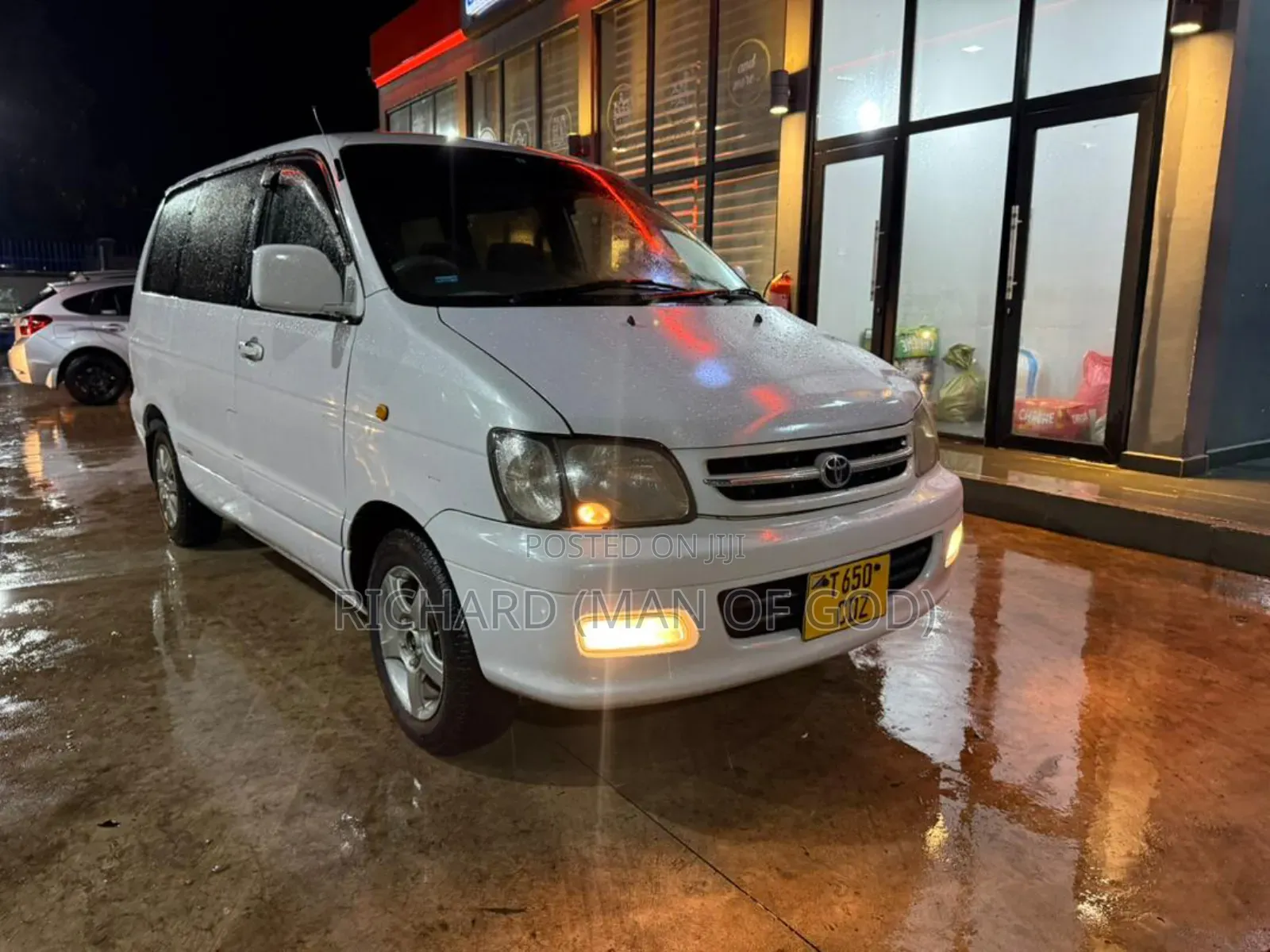 Toyota Noah 2001 White