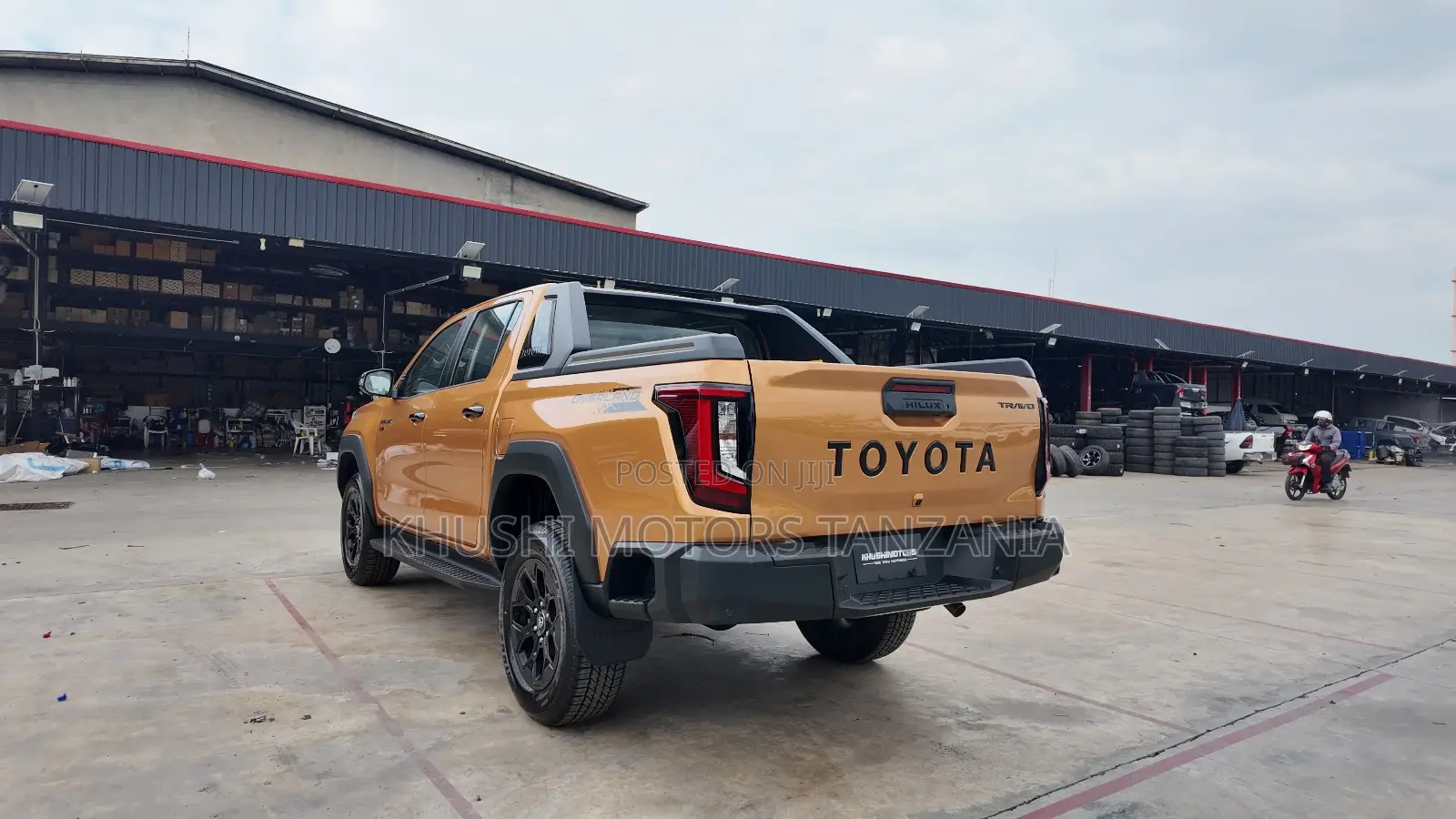 New Toyota Hilux 2025 Orange