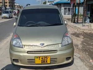 Toyota Fun Cargo 2005 Silver
