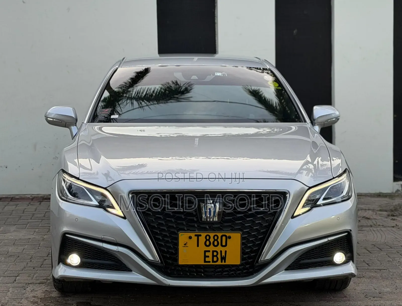 Toyota Crown 2018 Silver