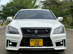 Toyota Crown 2018 Silver
