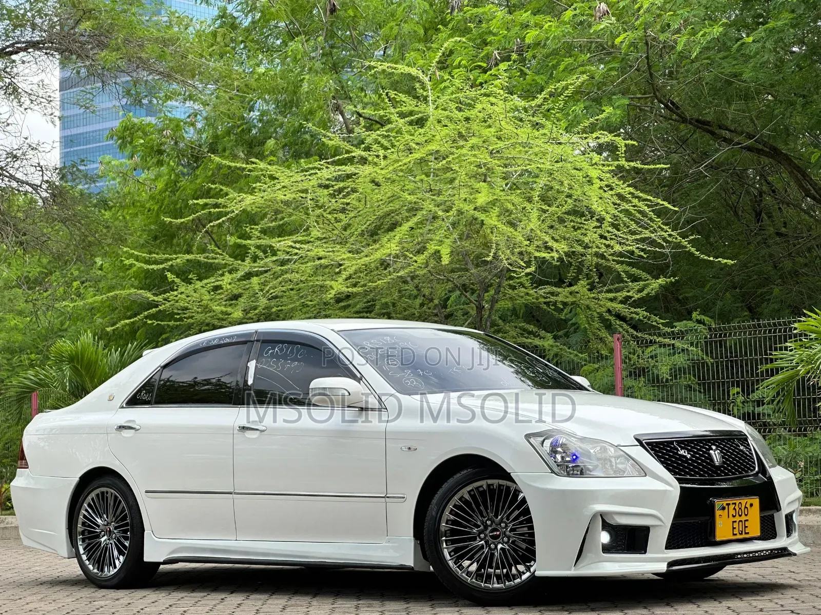 Toyota Crown 2018 Silver