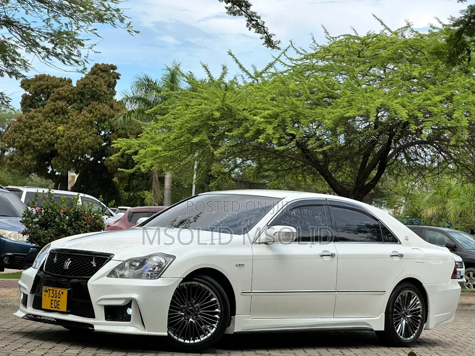Toyota Crown 2018 Silver