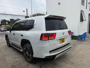 Toyota Land Cruiser 4.6 V8 ZX 2016 White