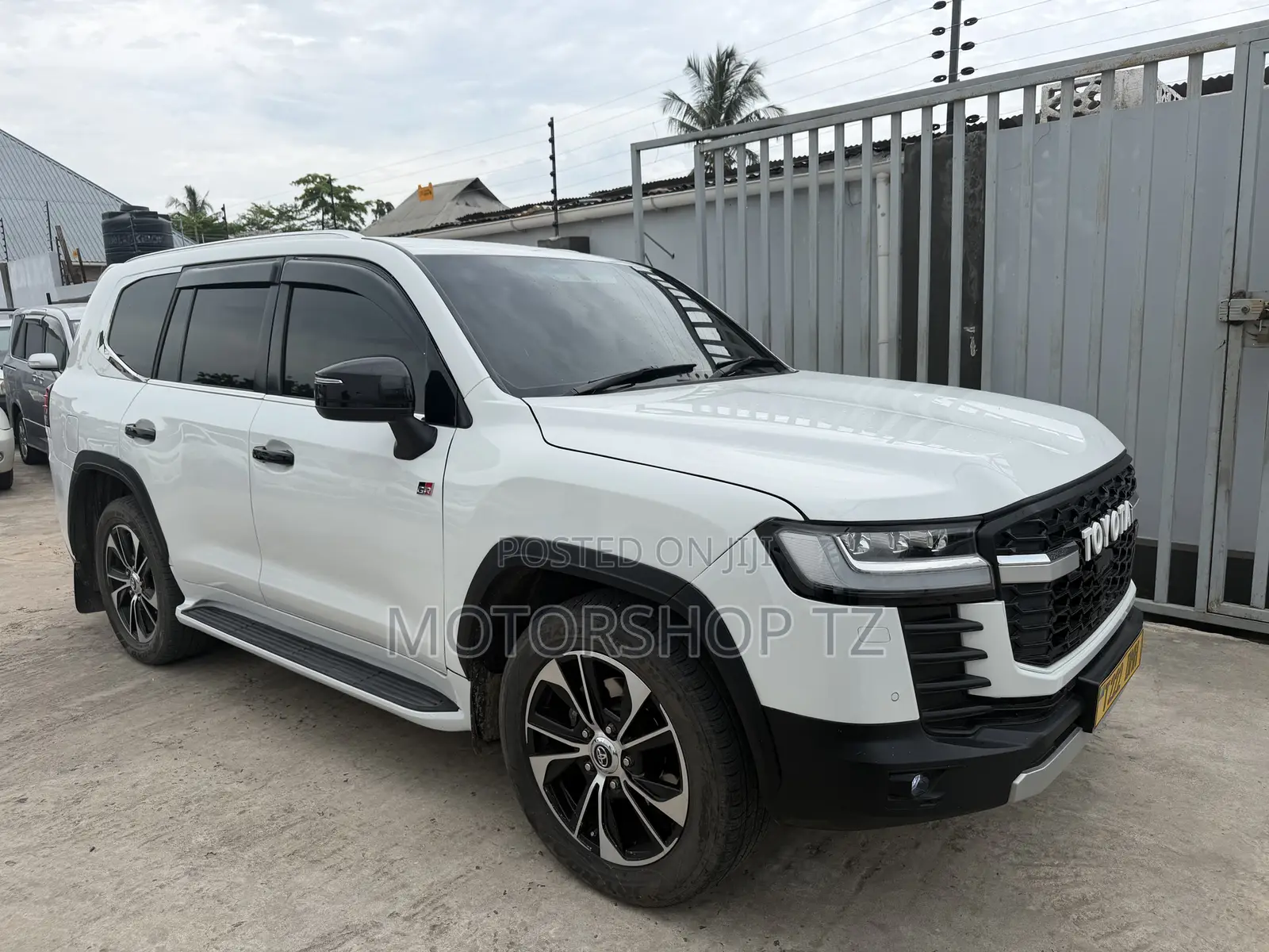 Toyota Land Cruiser 4.6 V8 ZX 2016 White