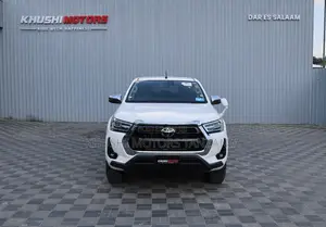 Toyota Hilux 2021 White