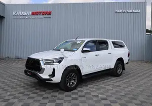 Toyota Hilux 2021 White