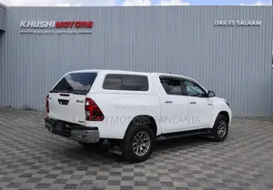 Toyota Hilux 2021 White