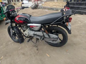 Bajaj Boxer X125 2025 Black