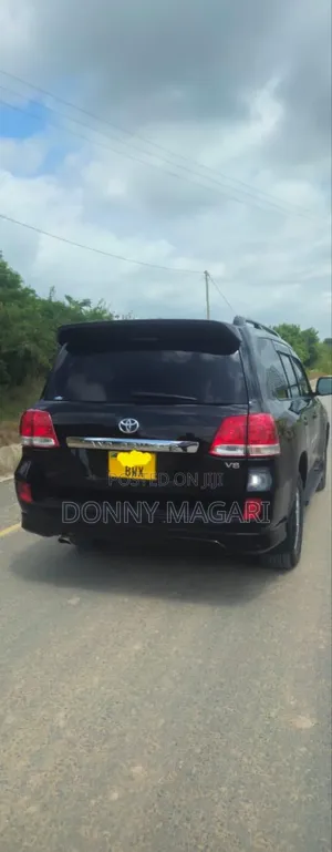 Toyota Land Cruiser 2010 Black