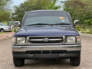 Toyota Hilux 2000 Blue