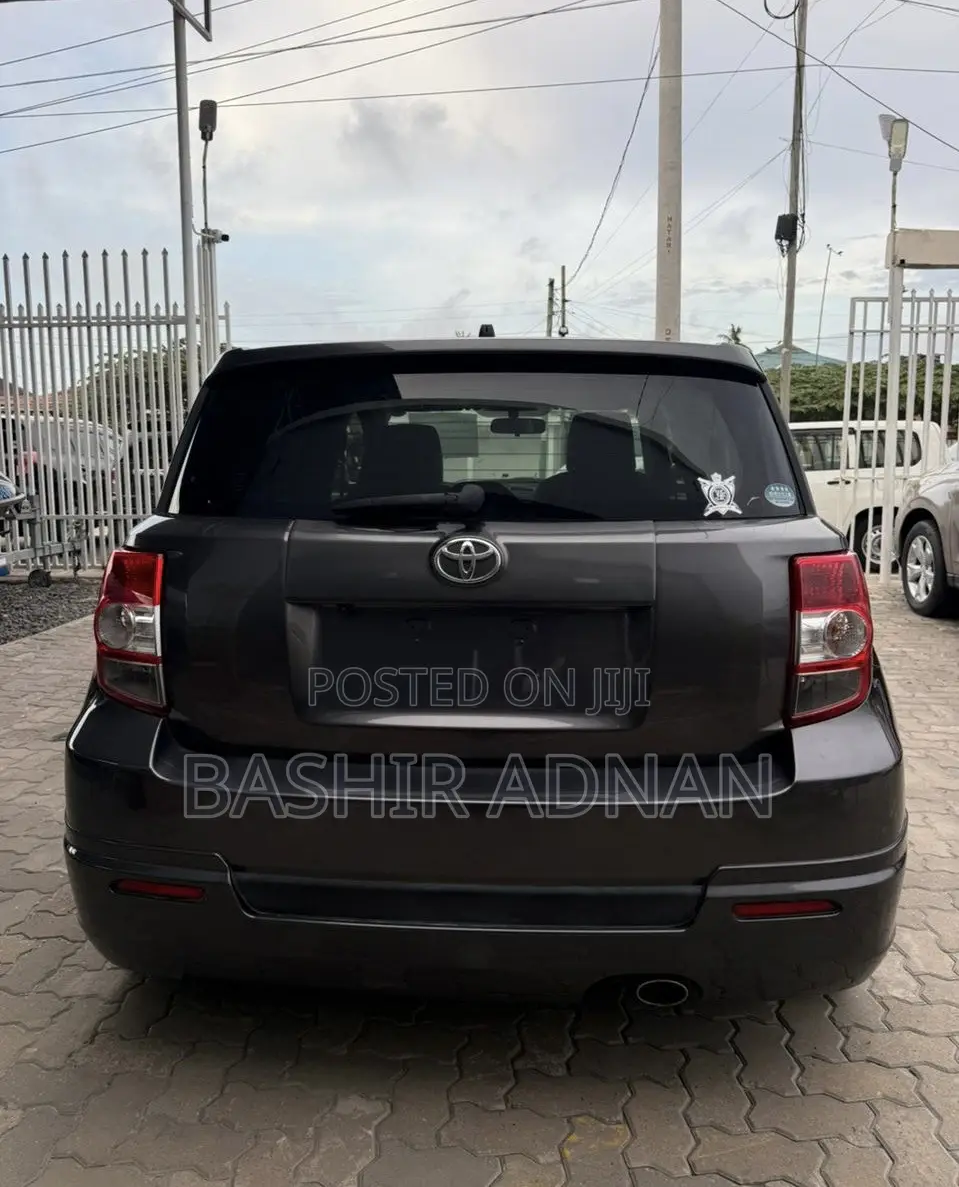 Toyota IST 2009 Gray
