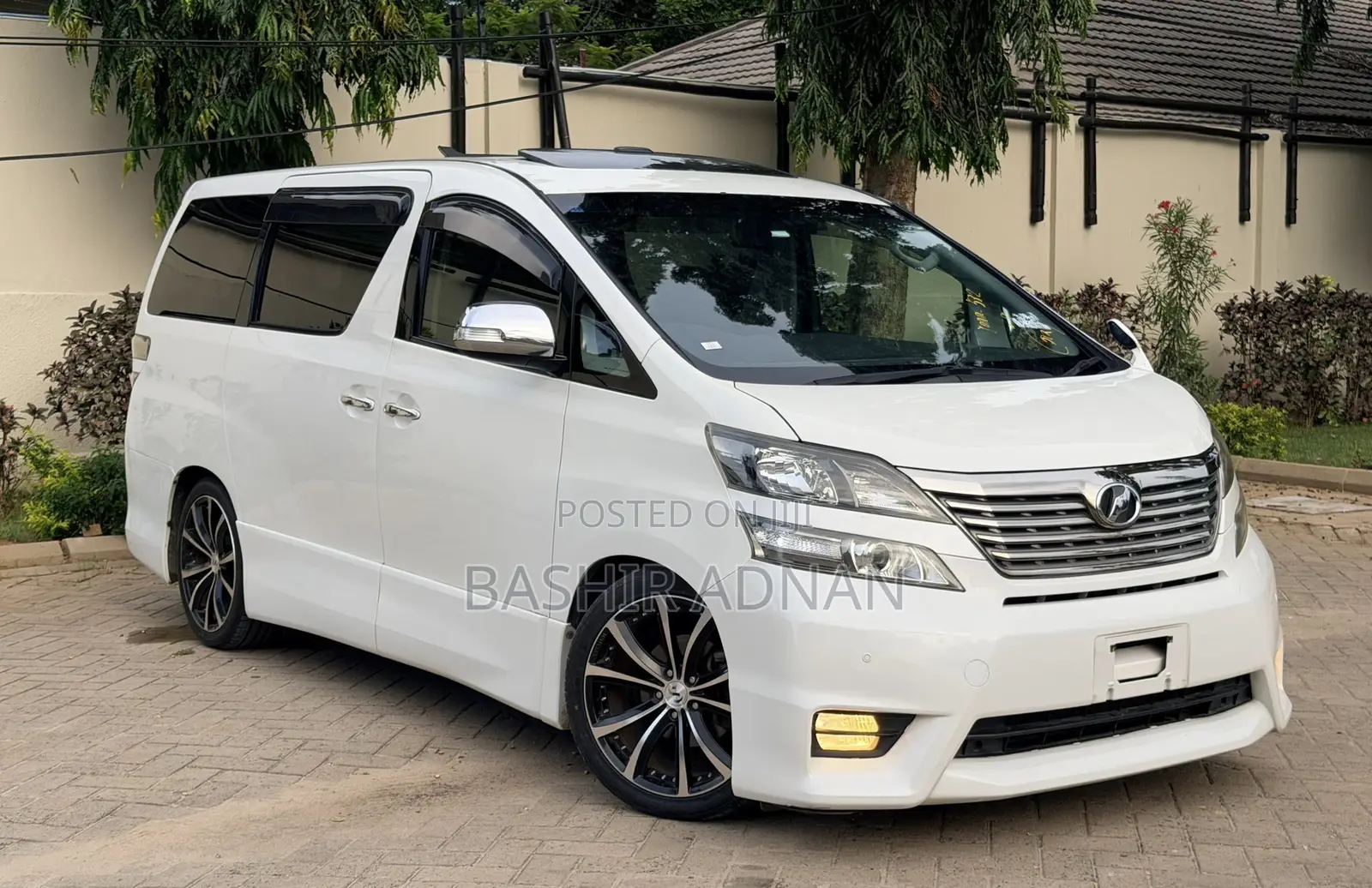 Toyota Vellfire 2010 Pearl