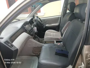 Toyota Kluger 2001 Gold