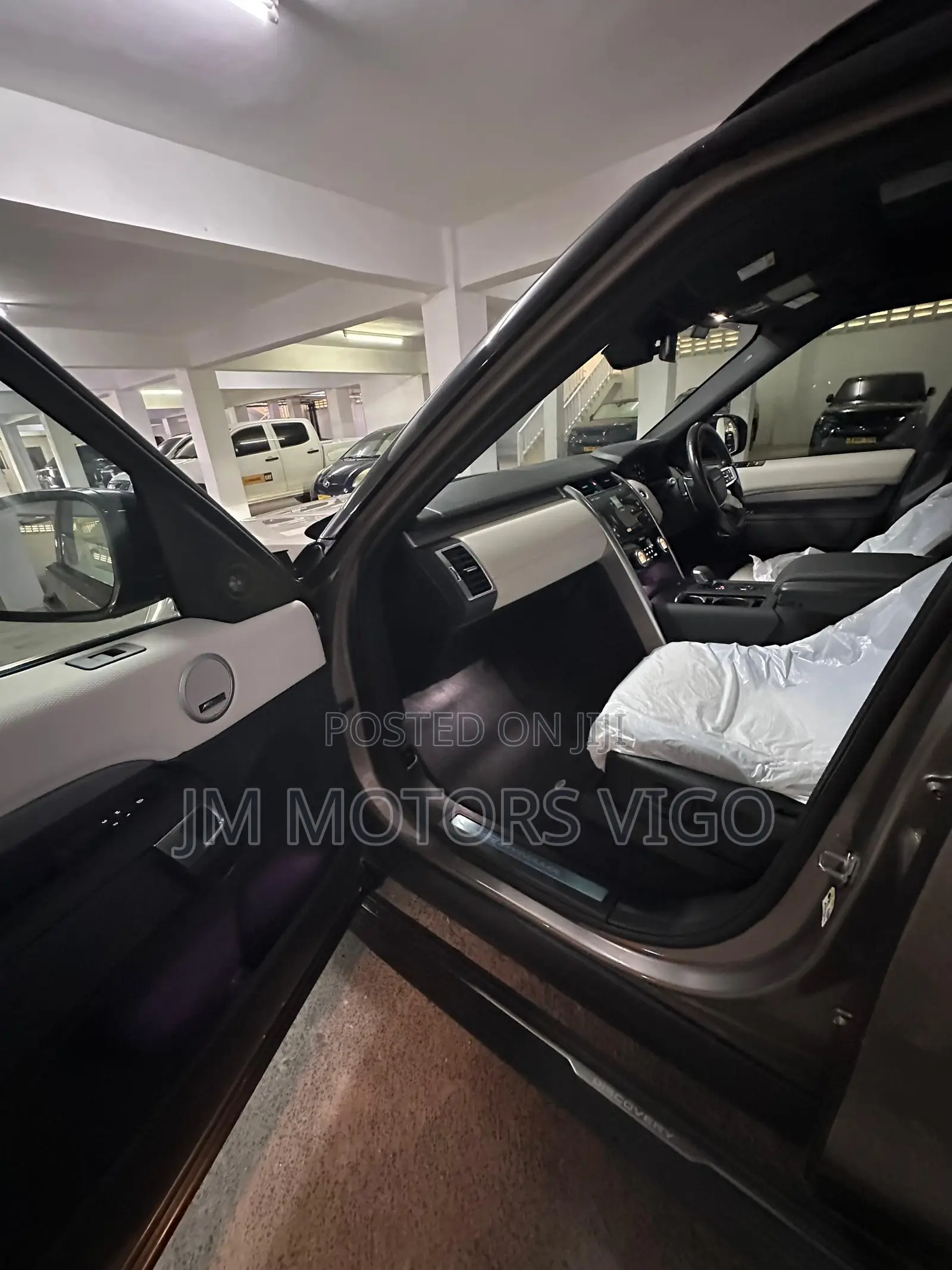 Land Rover Discovery 2022 Gray