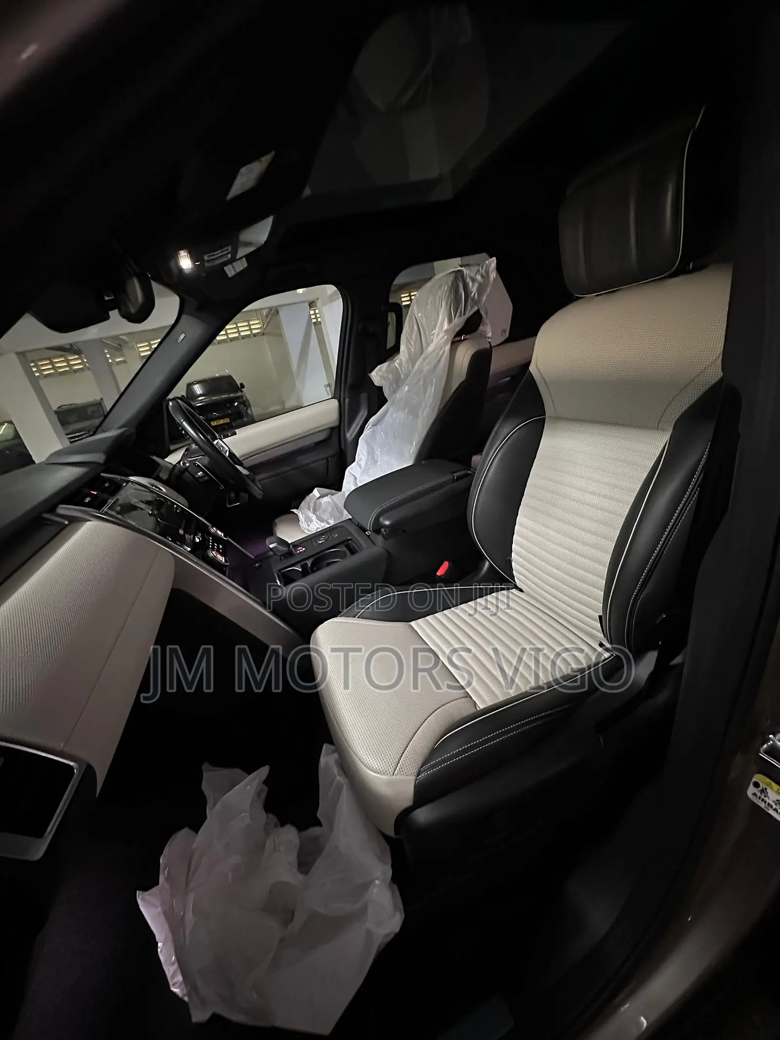 Land Rover Discovery 2022 Gray
