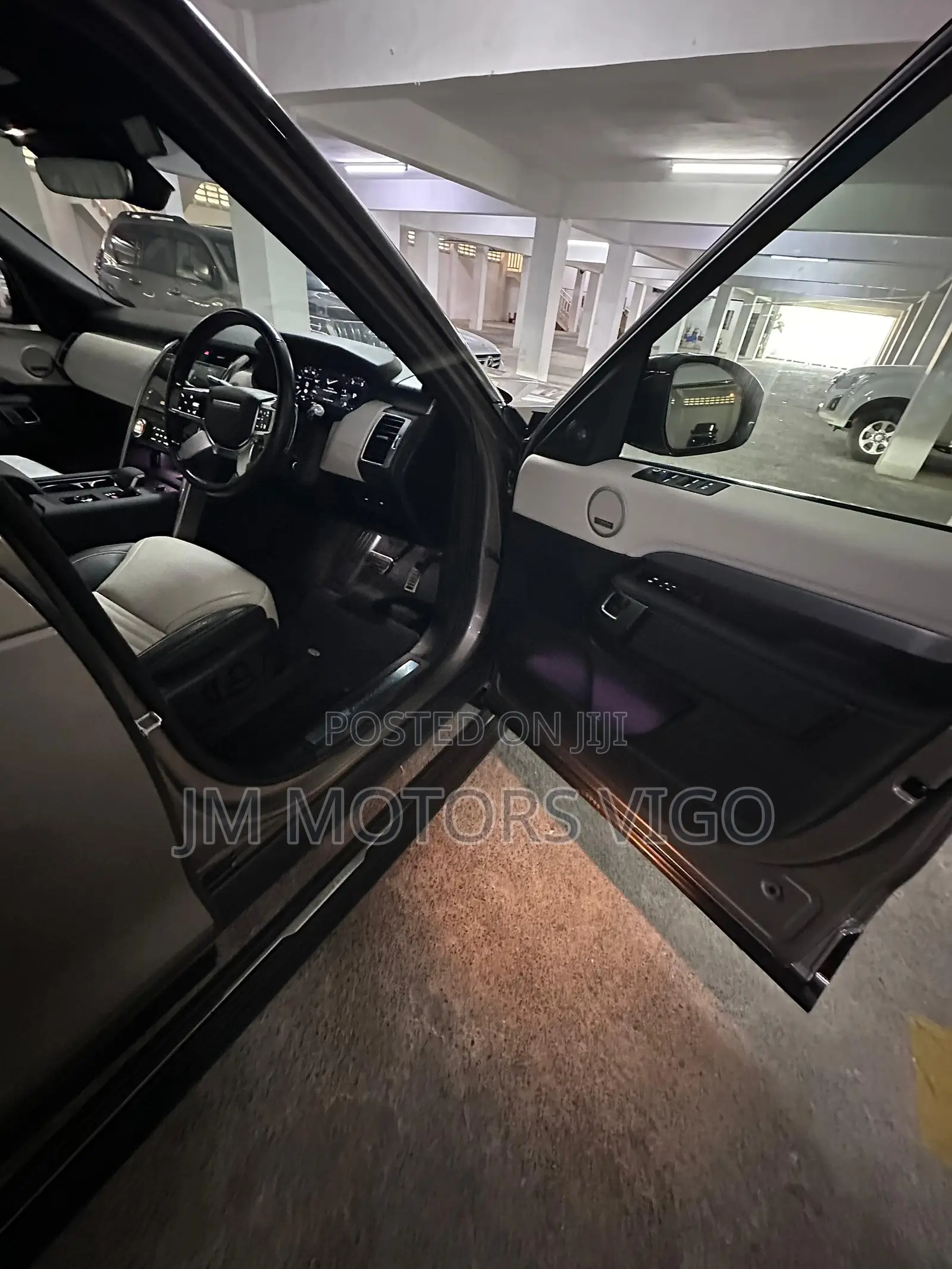 Land Rover Discovery 2022 Gray