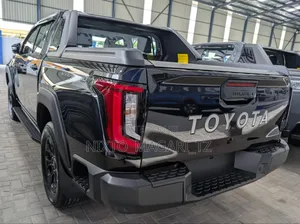 New Toyota Hilux 2025 Black