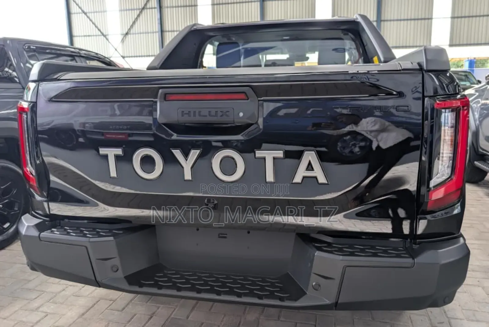 New Toyota Hilux 2025 Black