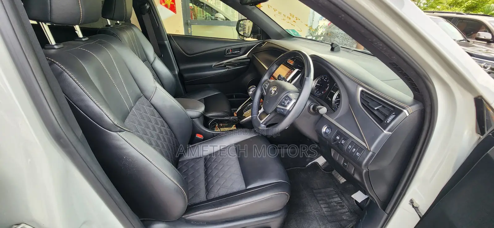 Toyota Harrier 2.0 2019 White