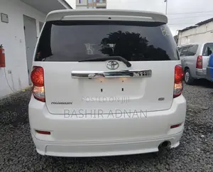 Toyota Corolla Rumion Hatchback 1.8 FWD 2008 White