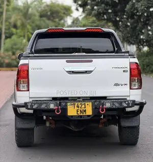 Toyota Hilux 2018 White