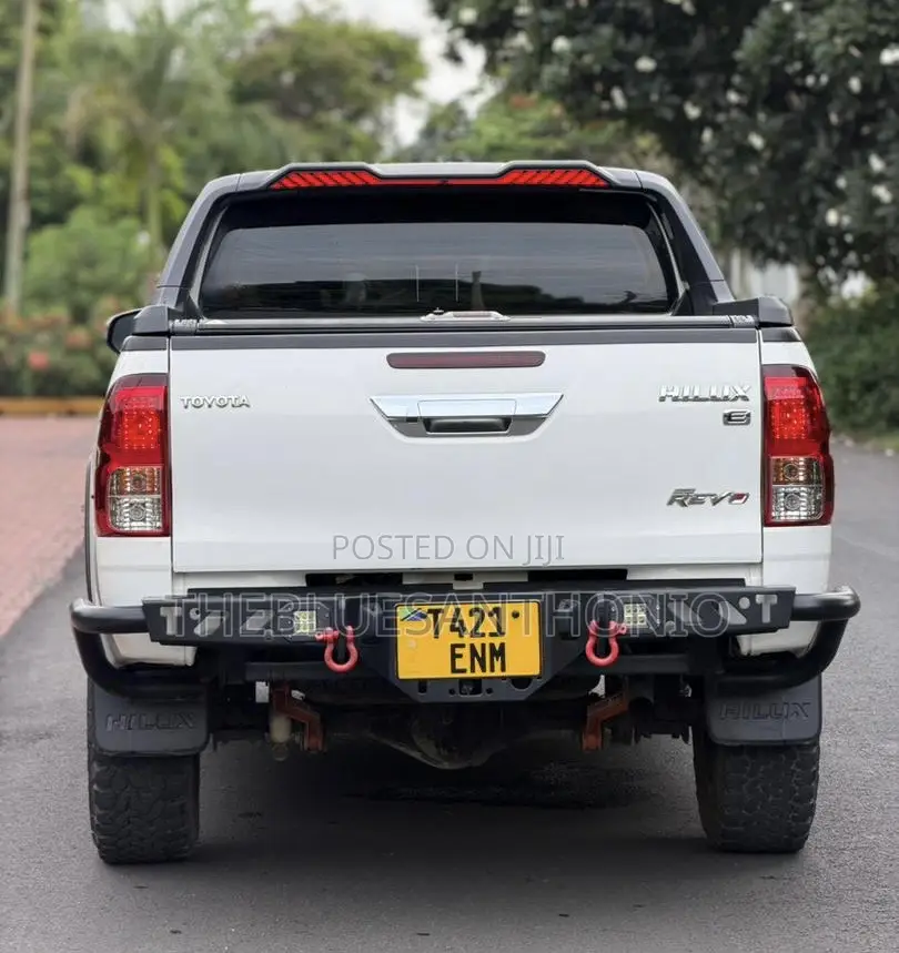 Toyota Hilux 2018 White