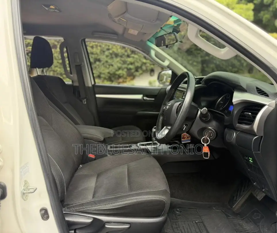 Toyota Hilux 2018 White