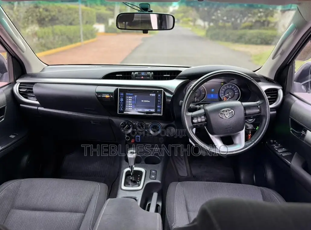 Toyota Hilux 2018 White