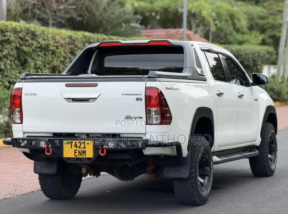 Toyota Hilux 2018 White