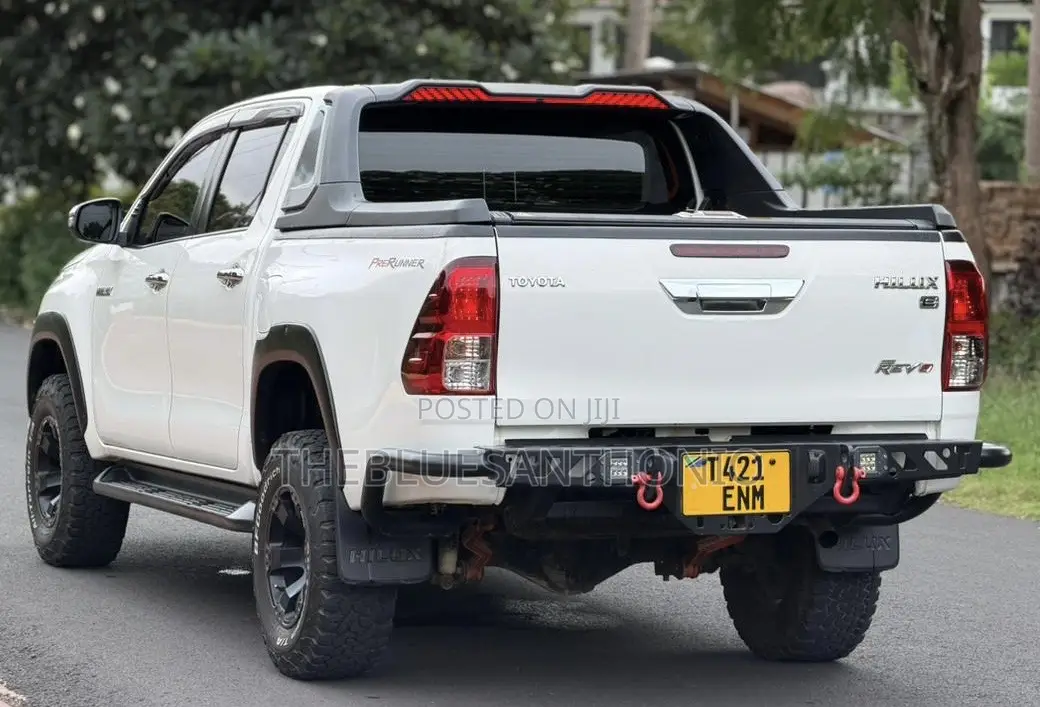 Toyota Hilux 2018 White