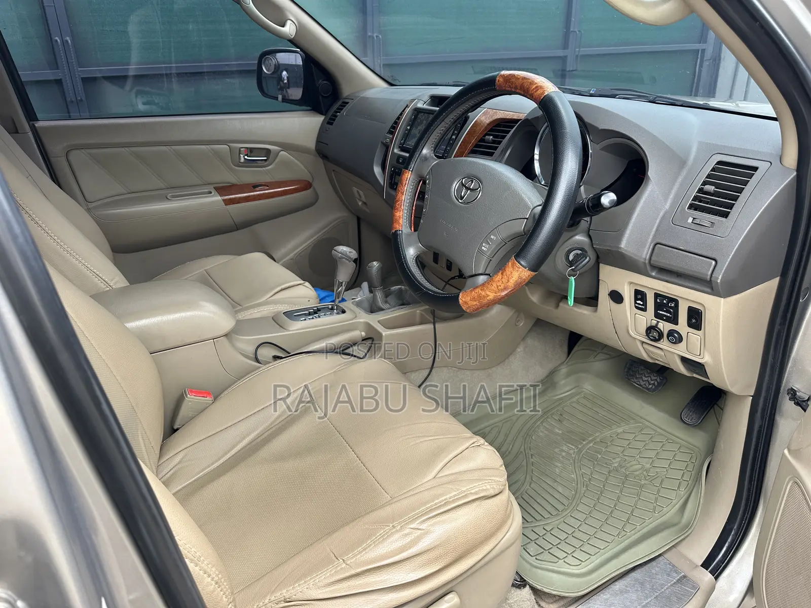 Toyota Fortuner 2.7 AWD 2010 Gold